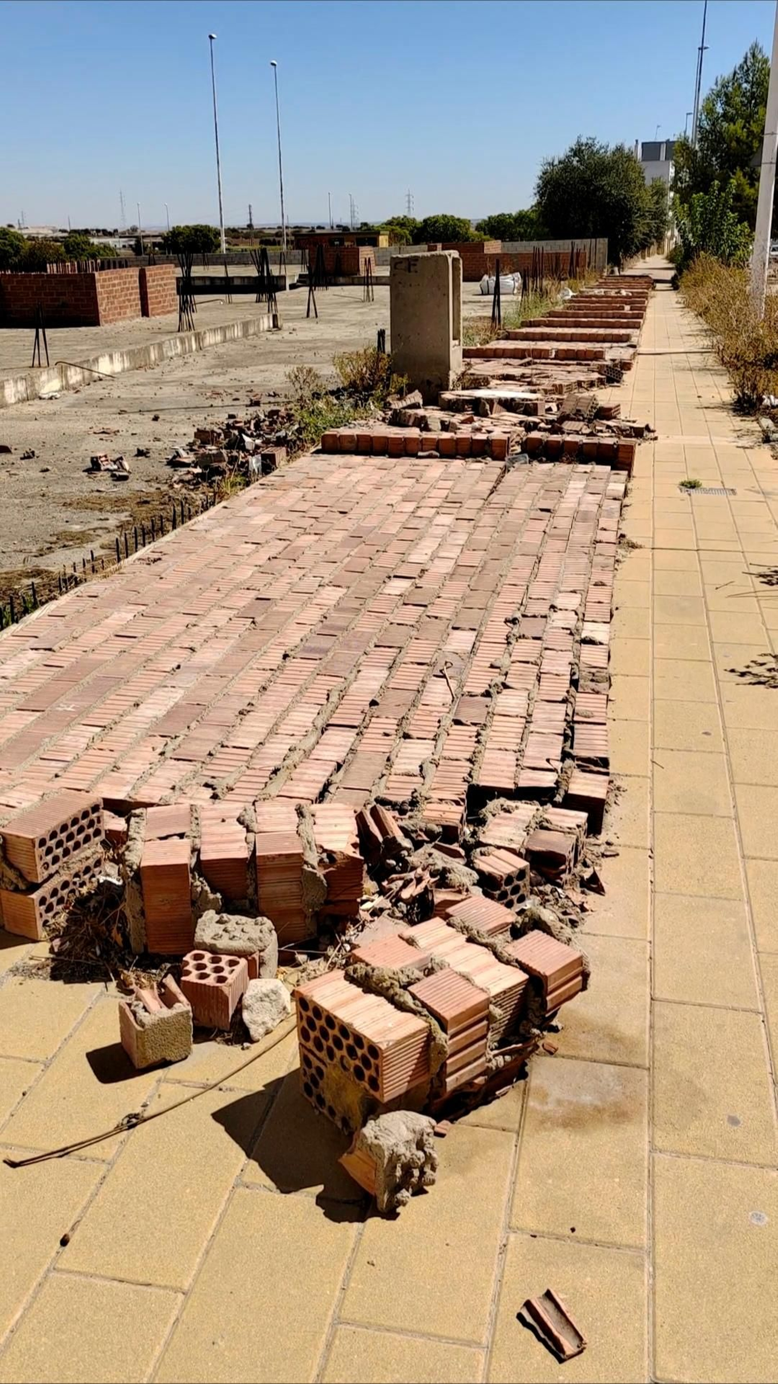 Zona en obras cercana a una escuela infantil.