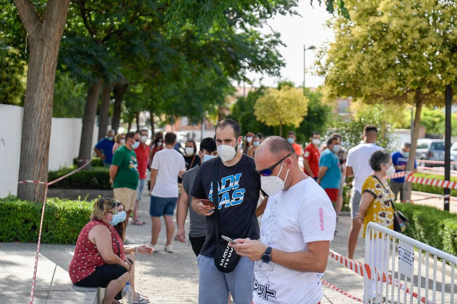 Las fotos de los test PCR masivos por el brote de coronavirus de Vegas del Genil, en Granada