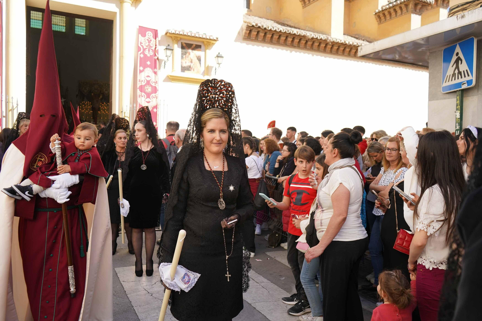 Crónica gráfica del Lunes Santo en Granada