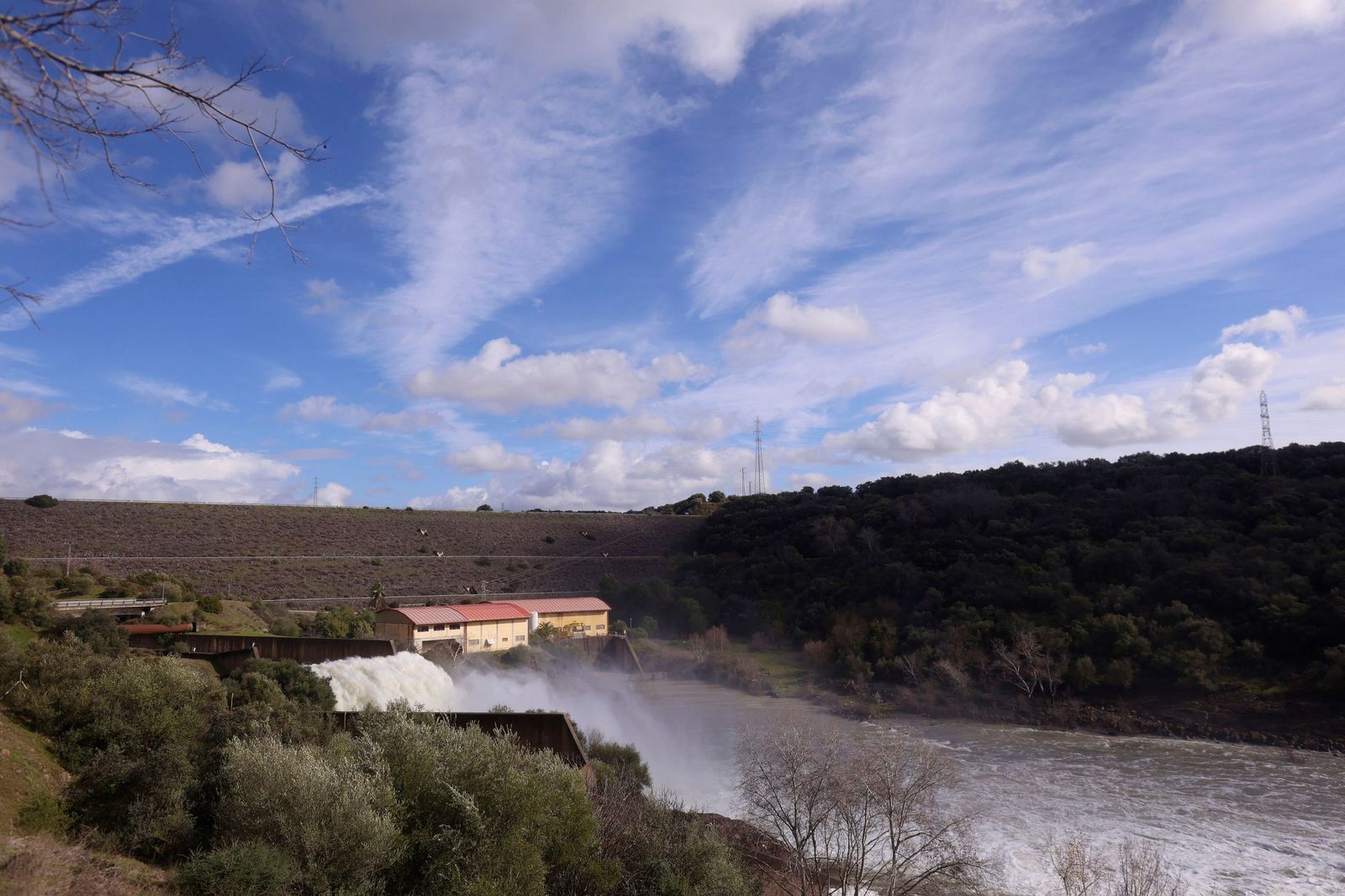 Las espectaculares imágenes del desembalse de San Rafael de Navallana en Córdoba