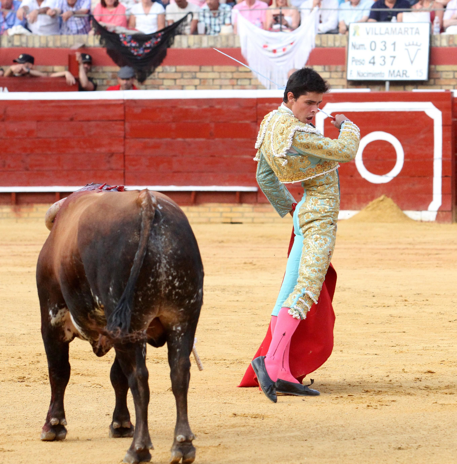 Juan Silva "Juanito" sale a hombros en la Plaza de toros La Merced, en imágenes