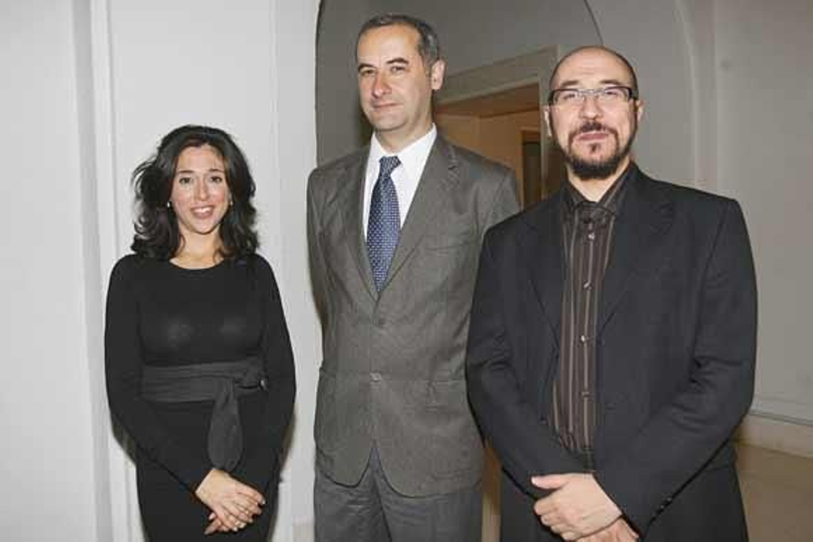 Mari Cruz Dueñas, el director adjunto de ‘Diario de Cádiz’, José Antonio Hidalgo, y el dibujante Francisco José Asencio.

Foto: Joaquin Pino/Julio Gonzalez