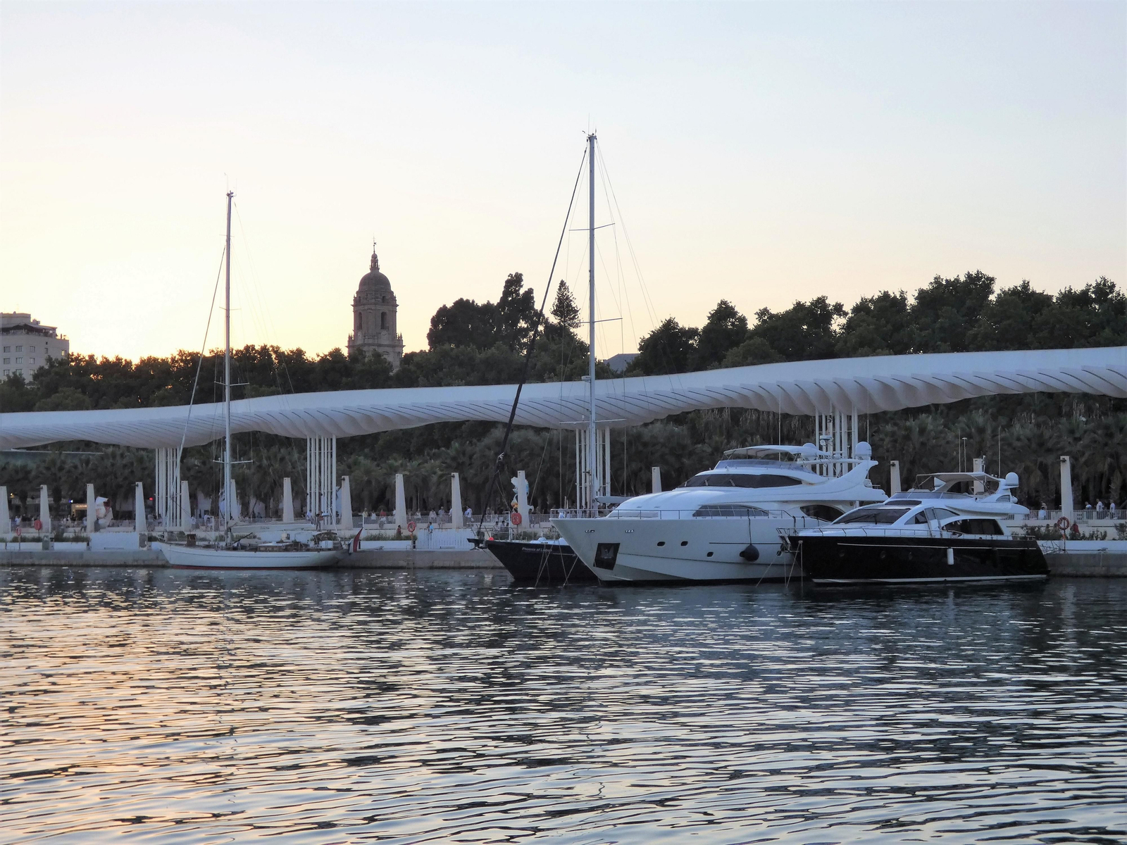 Cuatro megayates atracados en el muelle número dos este pasado fin de semana