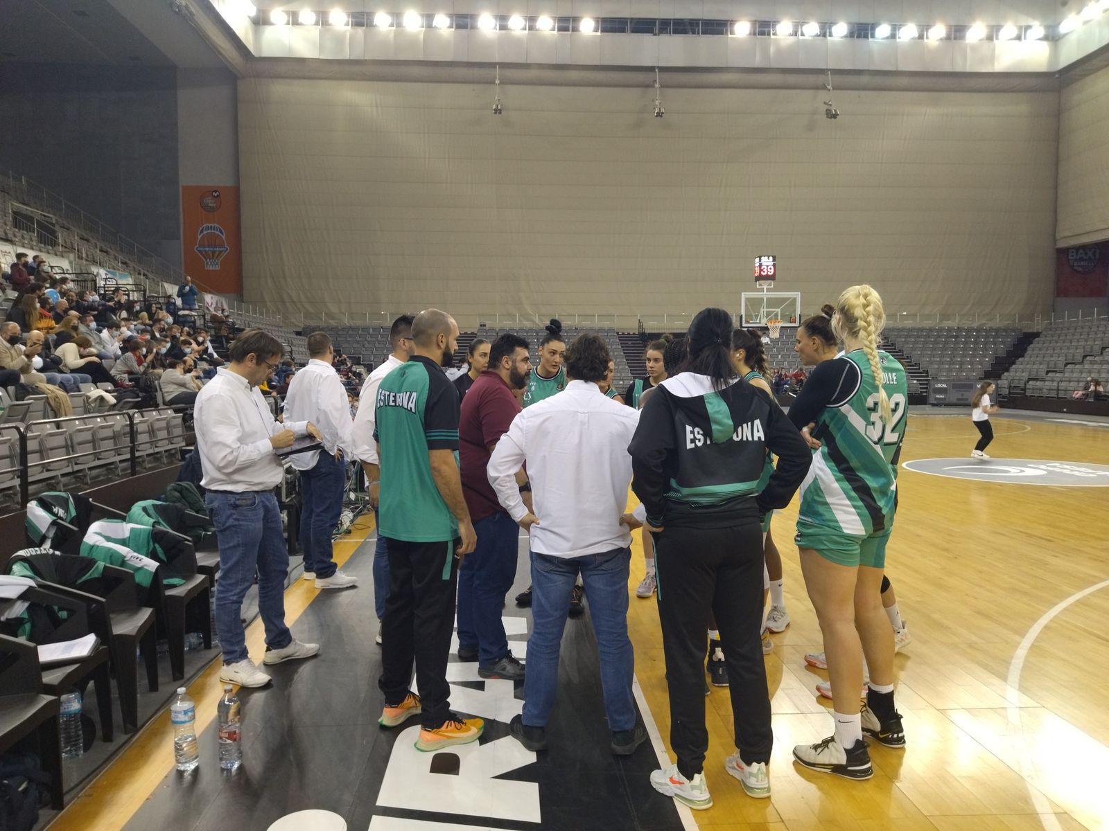 El CAB Estepona, en un tiempo muerto.