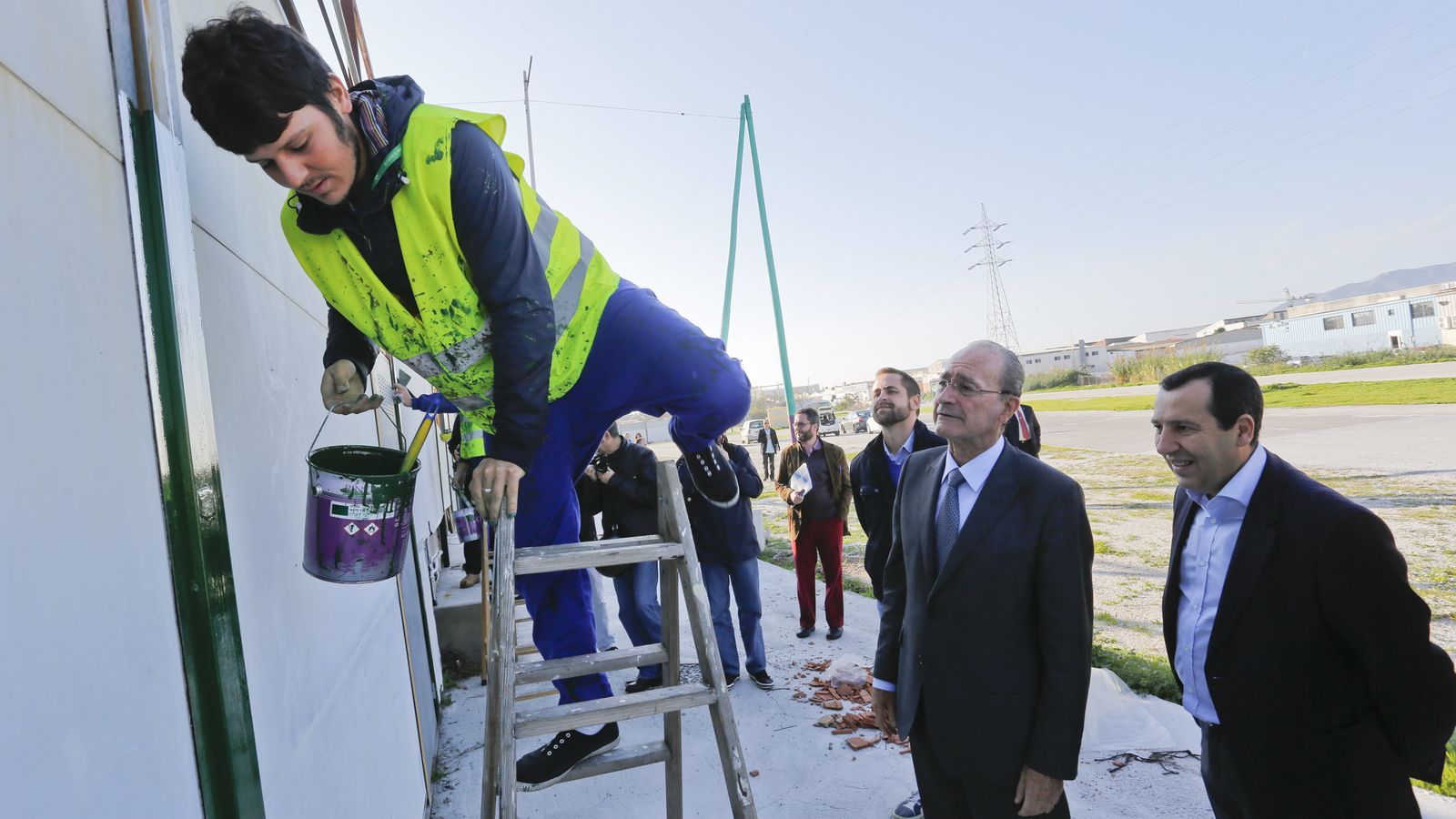 Imagen de archivo de uno de los operarios contratados con los planes de la Junta.