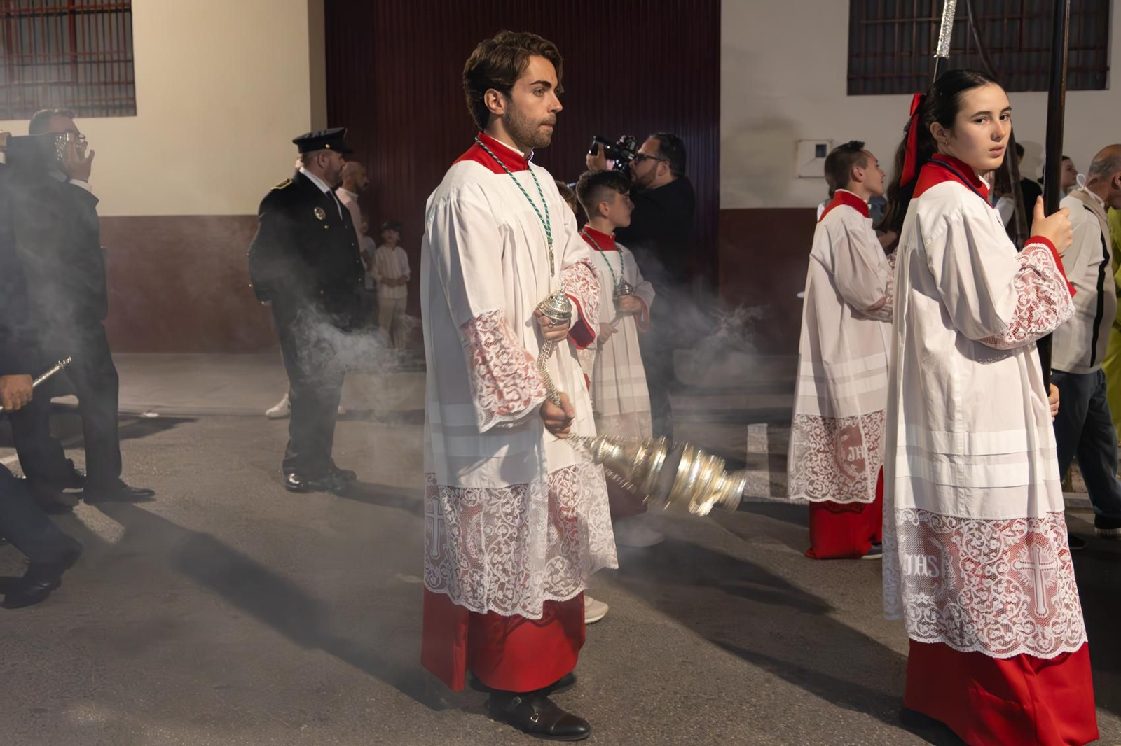 Santa Ana, patrona de Torredelcampo, recibe el bastón de mando como Alcaldesa Perpetua.