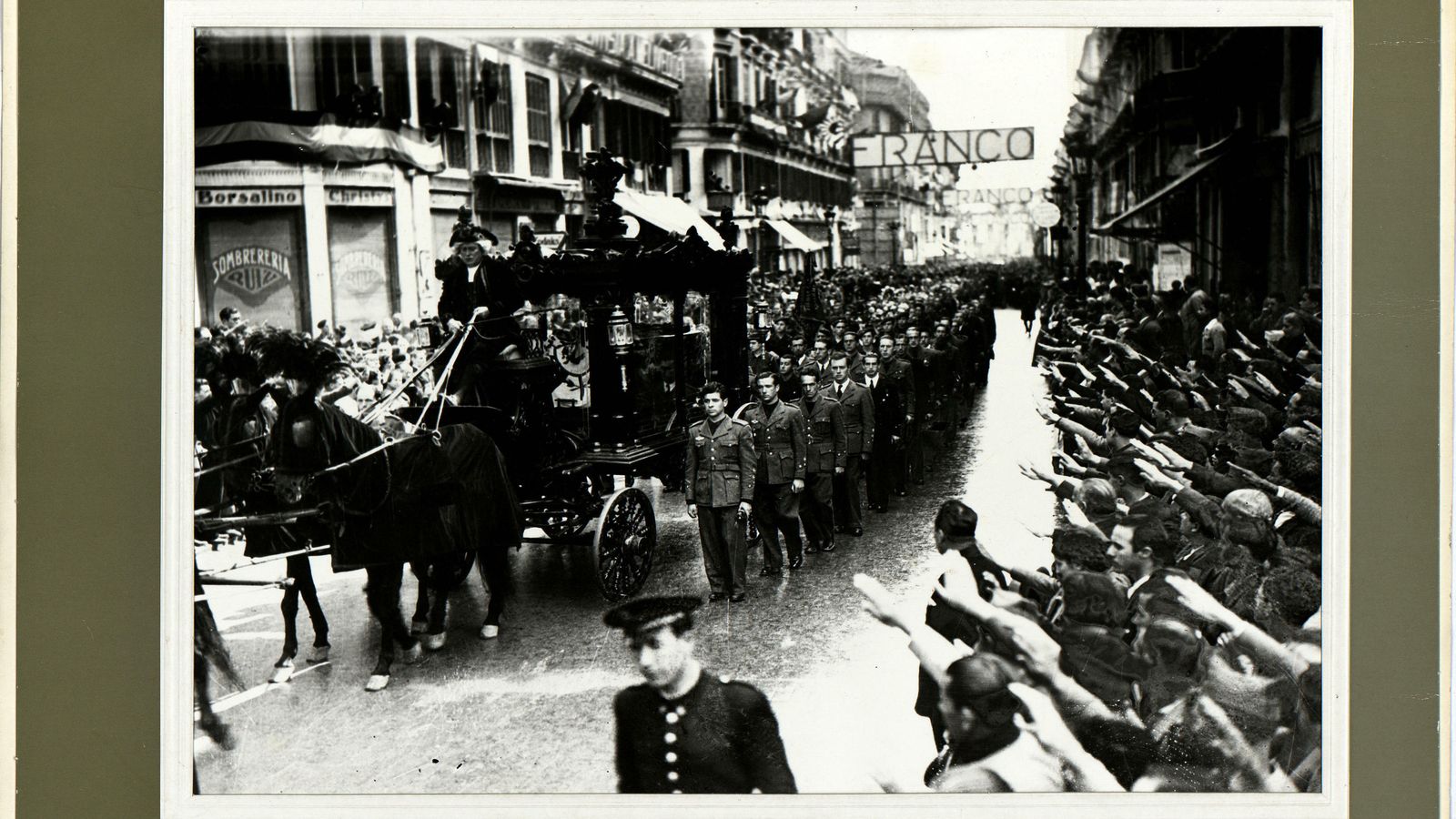 Cortejo fúnebre de García Morato por las calles de Málaga.