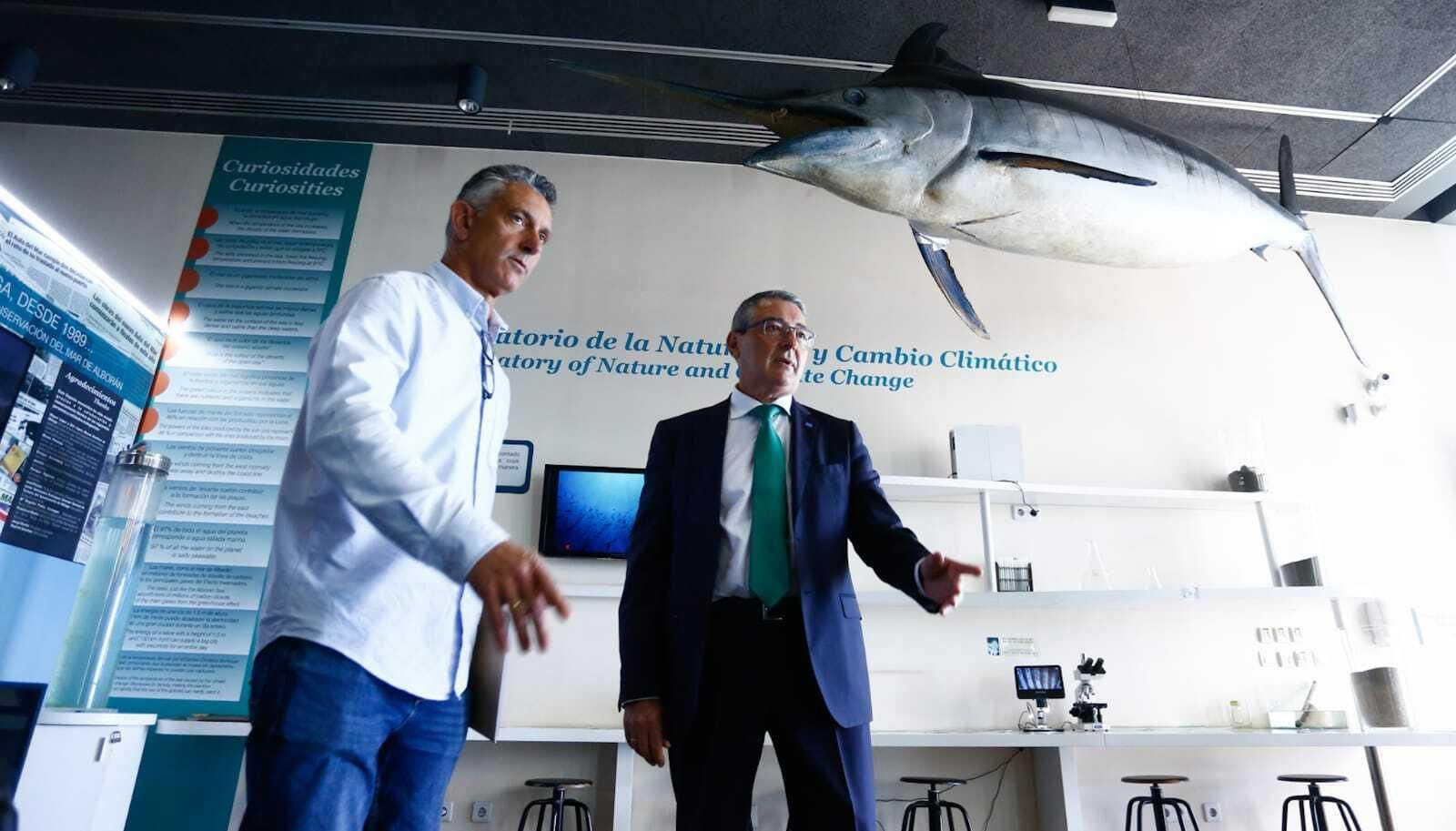 Francisco Salado, presidente de la Diputación de Málaga, en una visita al Aula del Mar.
