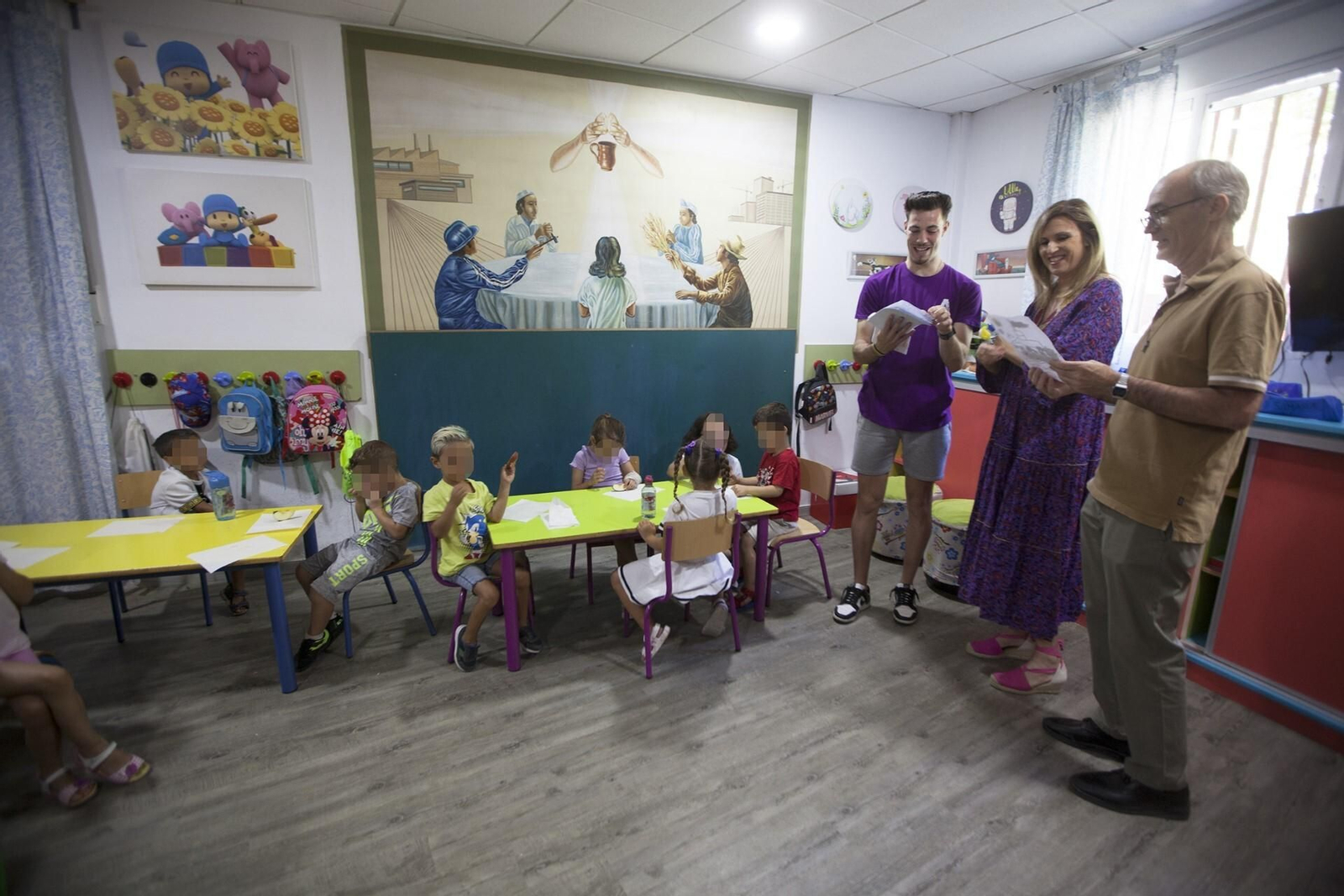 Fundación Caja Rural Granada fortalece su compromiso con el programa 'Abierto por Vacaciones' de Alfa en el distrito Norte