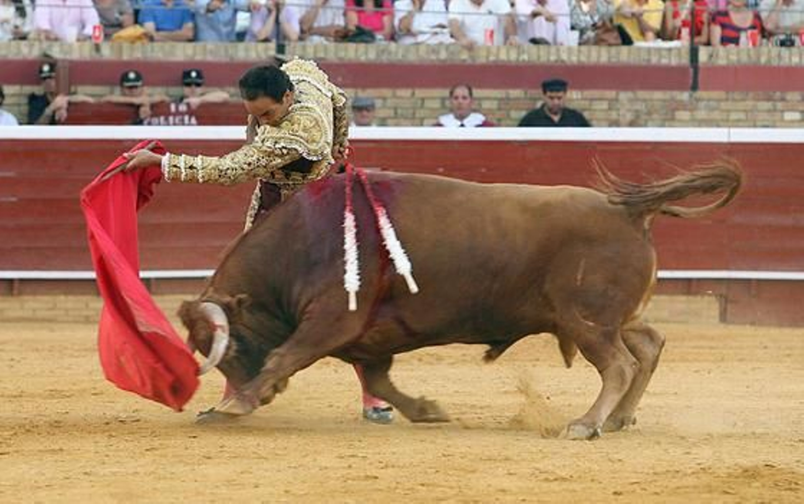 Las imágenes de la primera corrida del abono de las Colombinas

Foto: Espinola