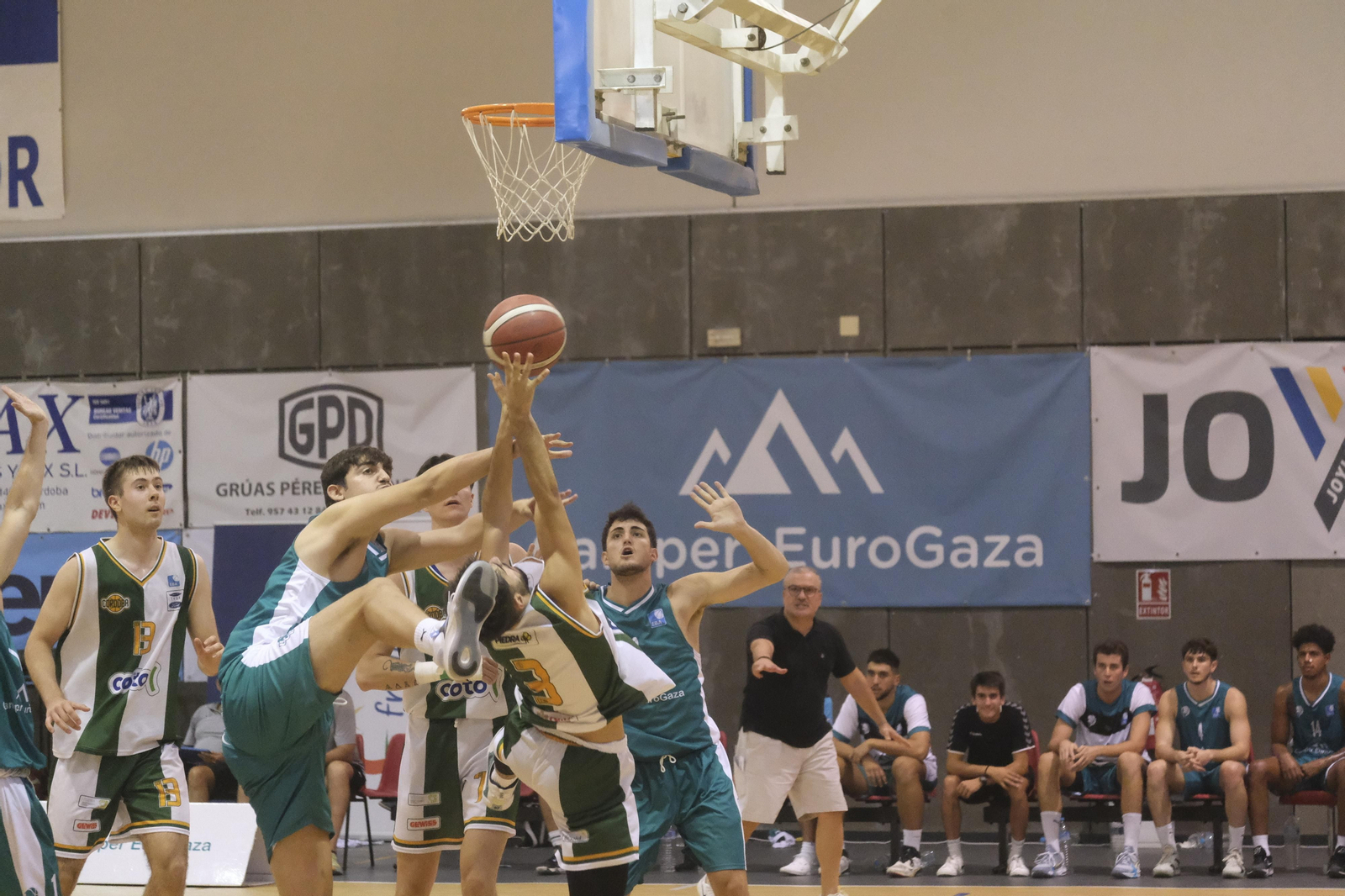 Las mejores imágenes del derbi entre UCB Camper Eurogaza y Coto Córdoba