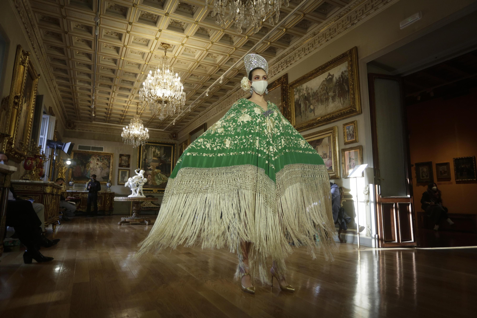 Las imágenes del desfile  Úniqo Qlamenco