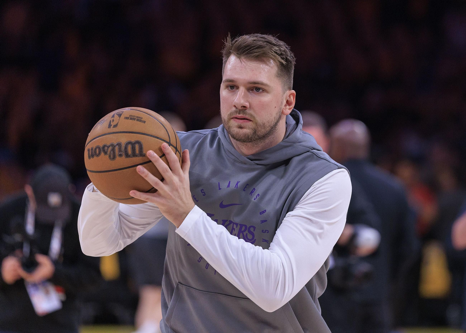 Las fotos del debut de Doncic con los Lakers