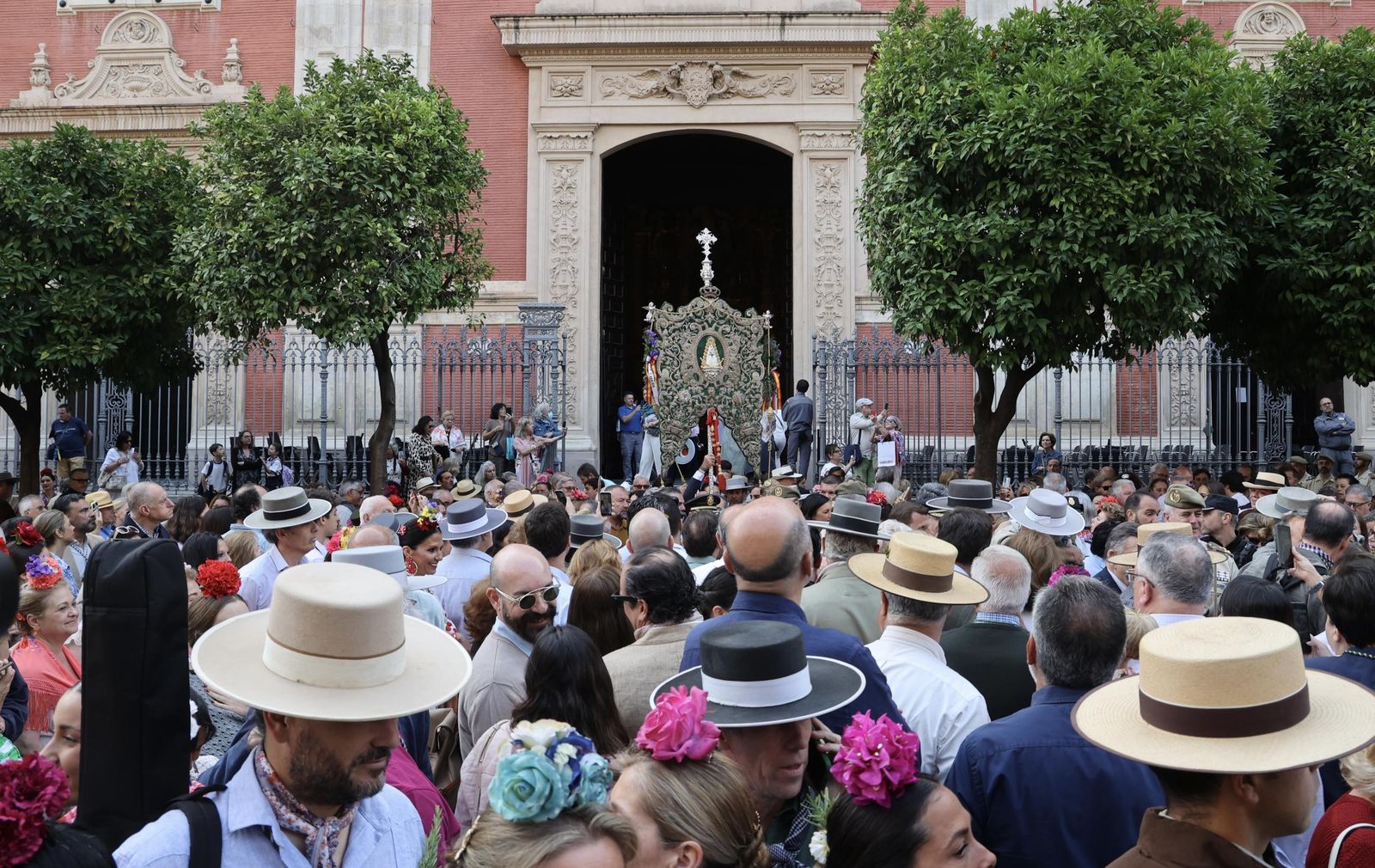 Las mejores fotos de la salida de la Hermandad de Sevilla hacia el Rocío