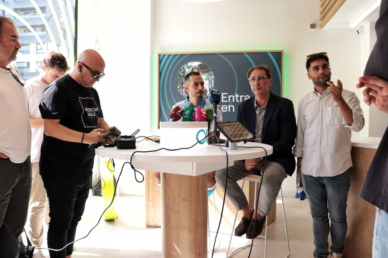 La presentación de Manu Molina como nuevo jugador del Málaga CF La presentación de Manu Molina como nuevo jugador del Málaga CF