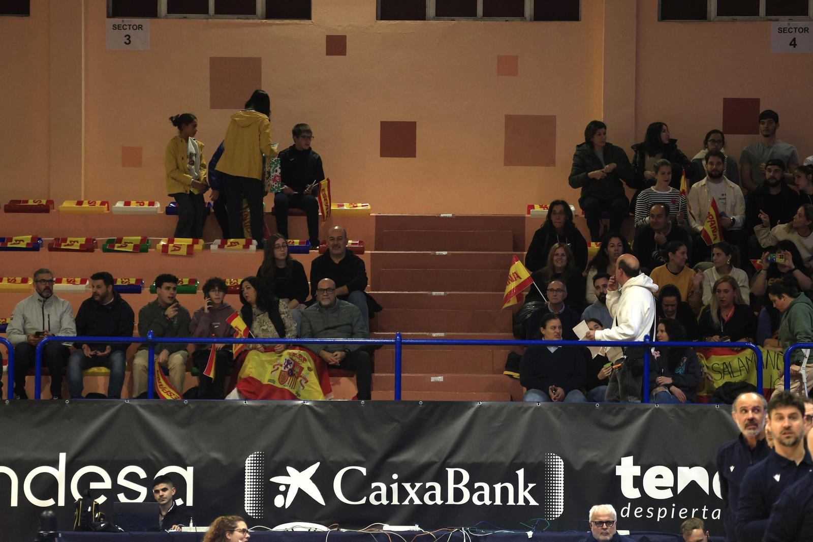 Fotos del partido y ambiente en el España-Italia del Torneo Internacional de Baloncesto Femenino en La Línea