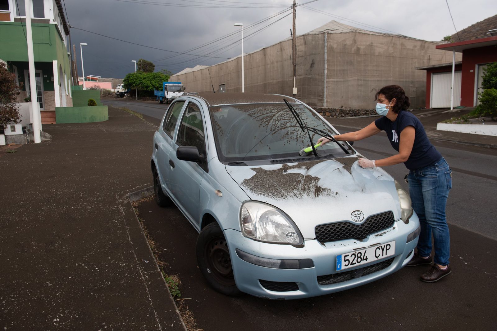 La Palma mira resignada un día más los estragos del volcán