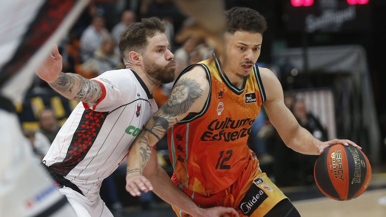 Acción defensiva de Christian Díaz en Valencia