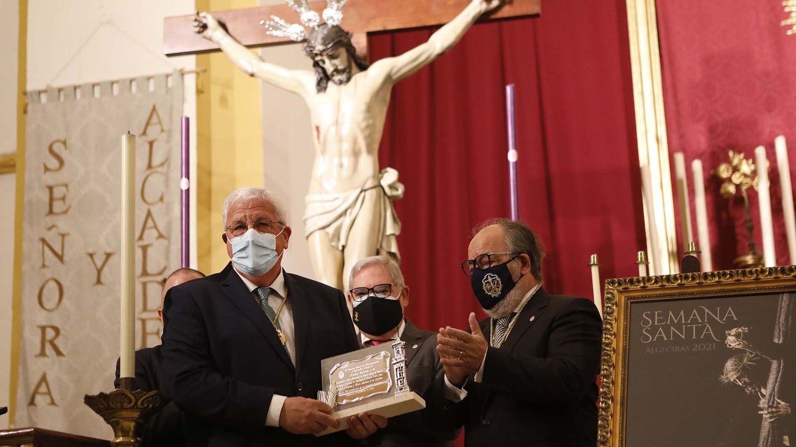 Las fotos de la presentación  del cartel oficial de la Semana Santa de Algeciras y la entrega de la Palma Cofrade