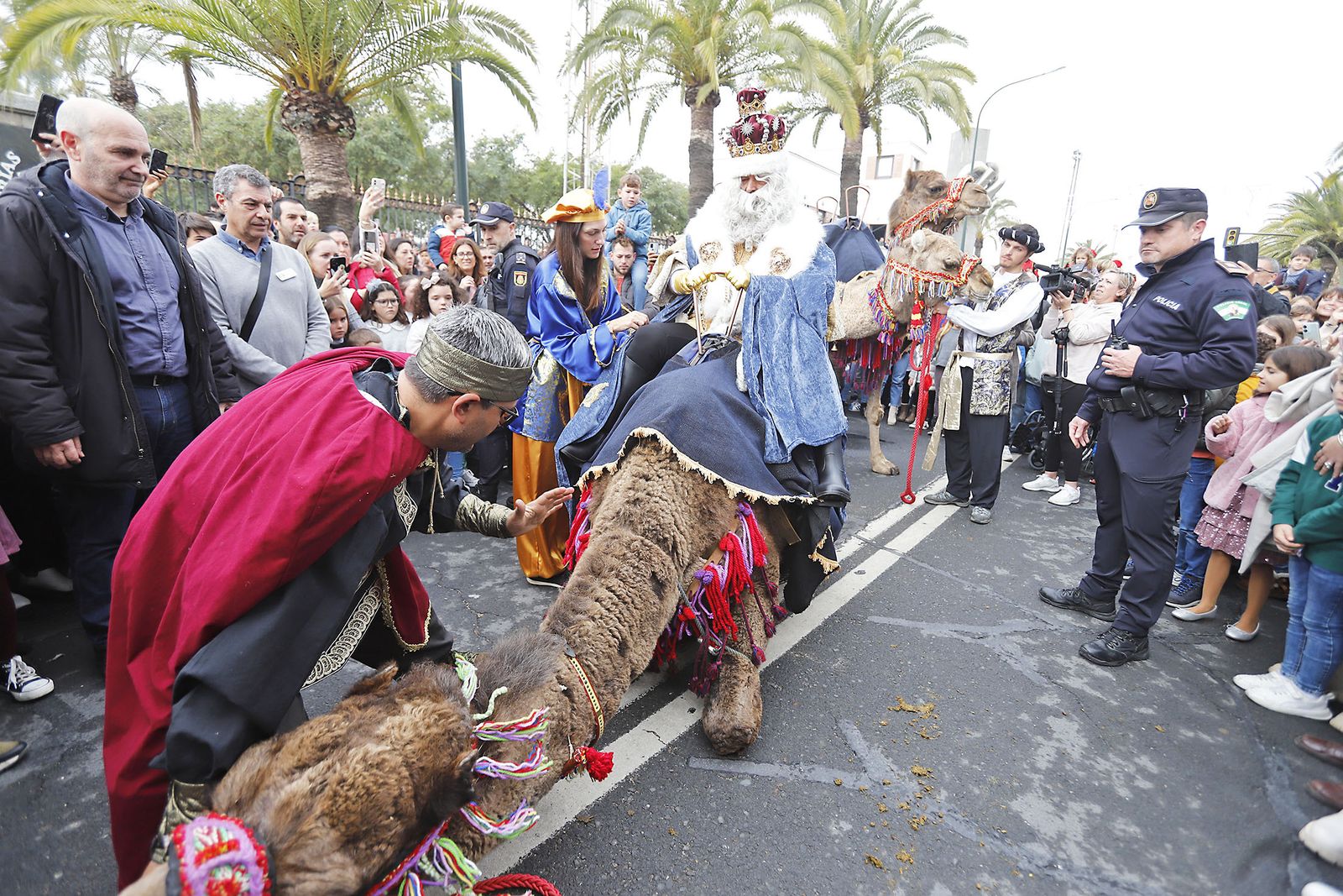 Imágenes de la mágica llegada de los Reyes Magos y la Estrella de la Ilusión a Huelva en barco