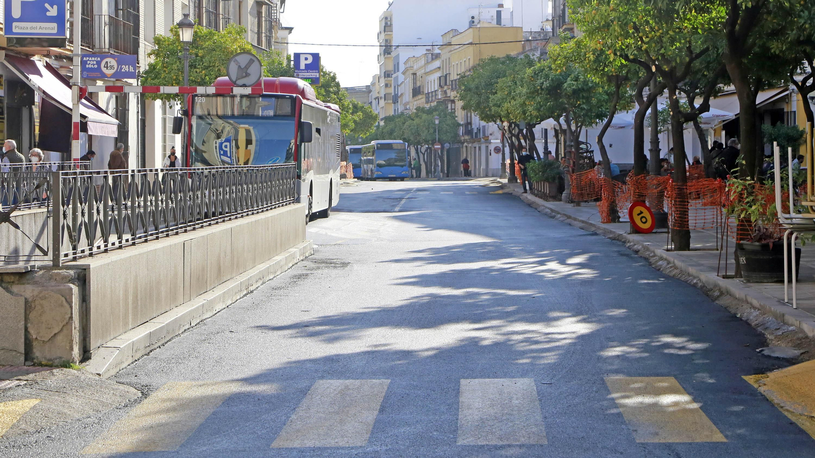 La plaza Esteve recupera la normalidad y a los autobuses