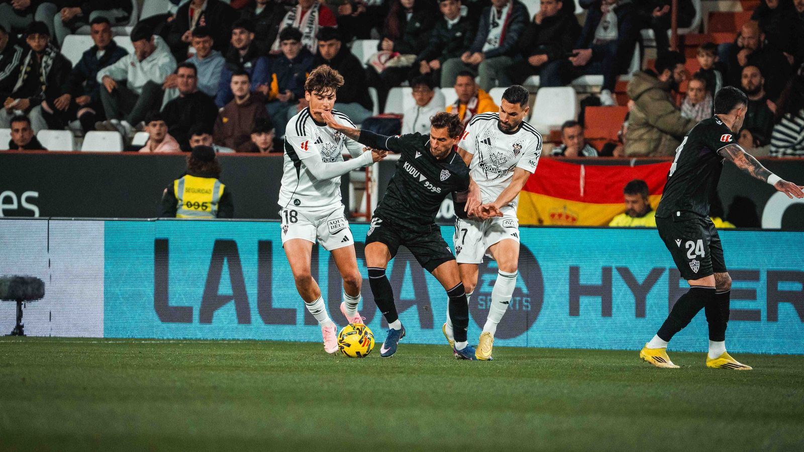 Baptistao, inopinadamente, arrancó desde el costado zurdo