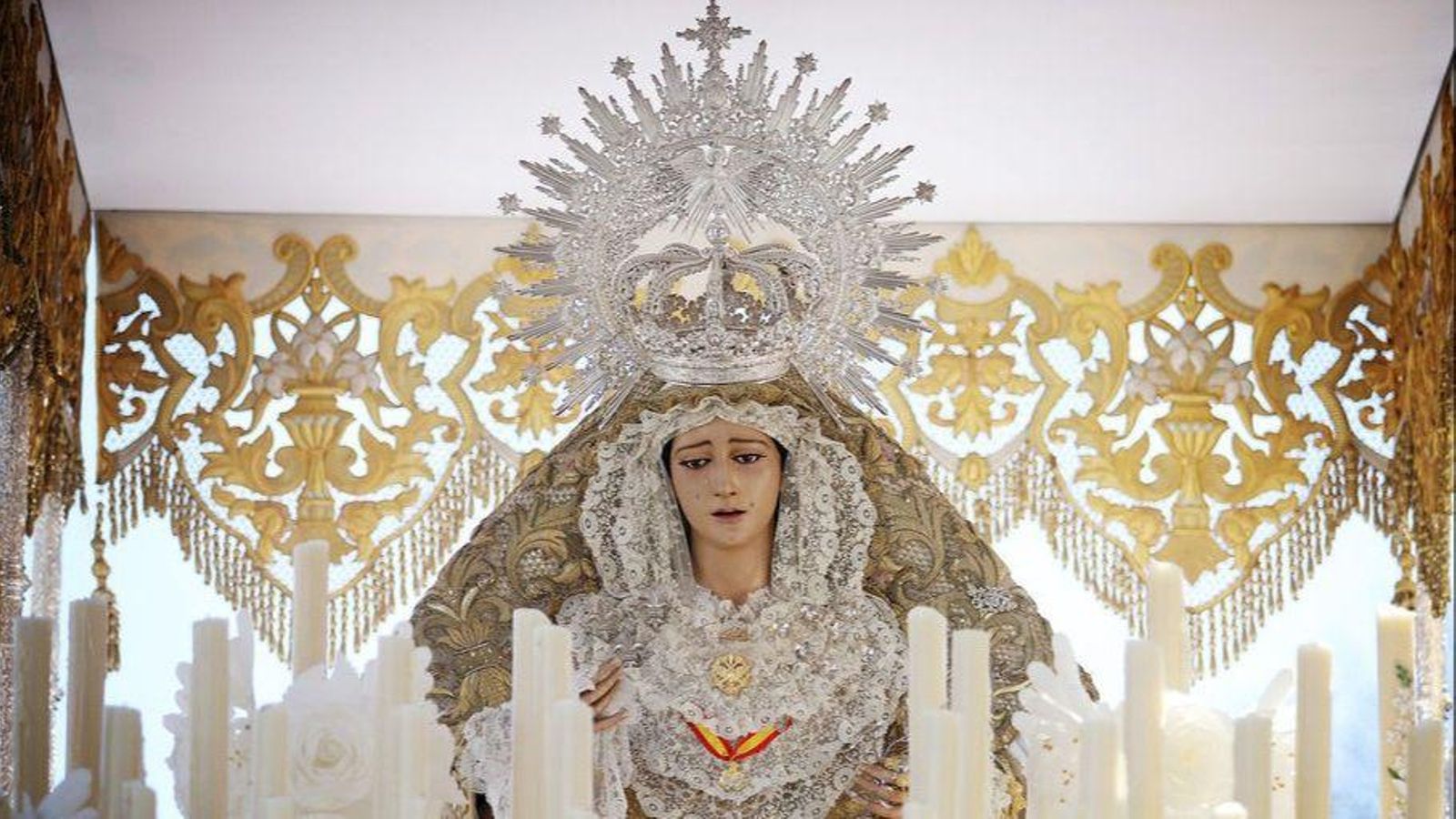 La Virgen de la Paz bajo su palio