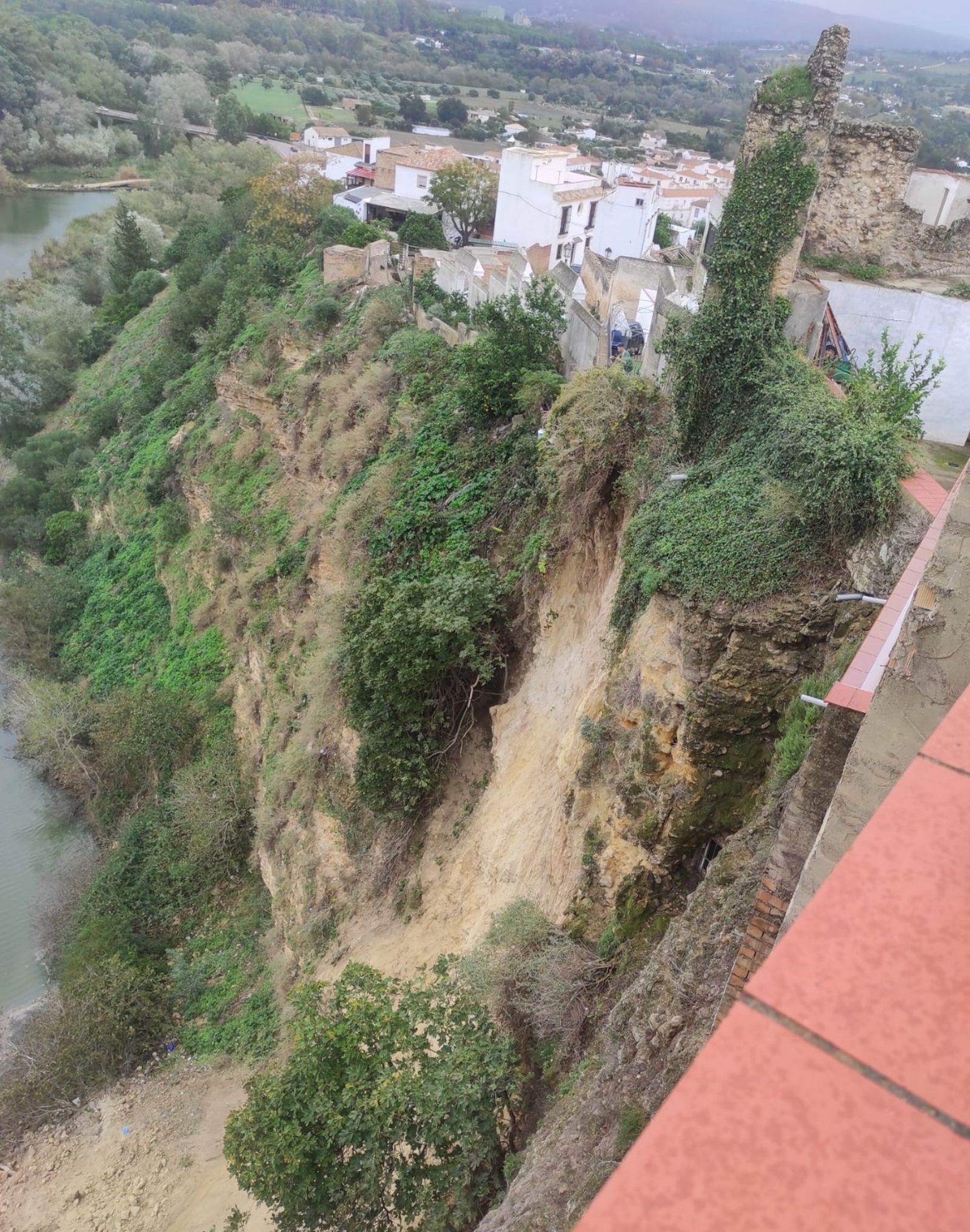 Así está la Peña Vieja de Arcos tras el último desprendimiento