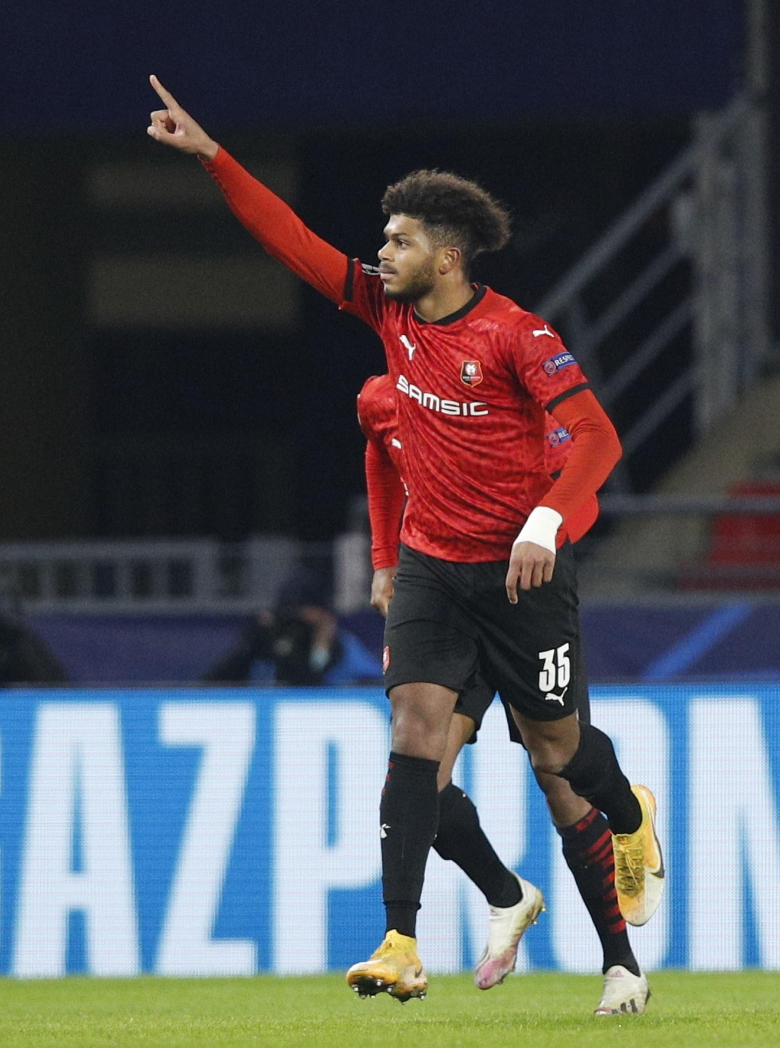 Rutter celebra su gol de penalti al Sevilla en la Champions.