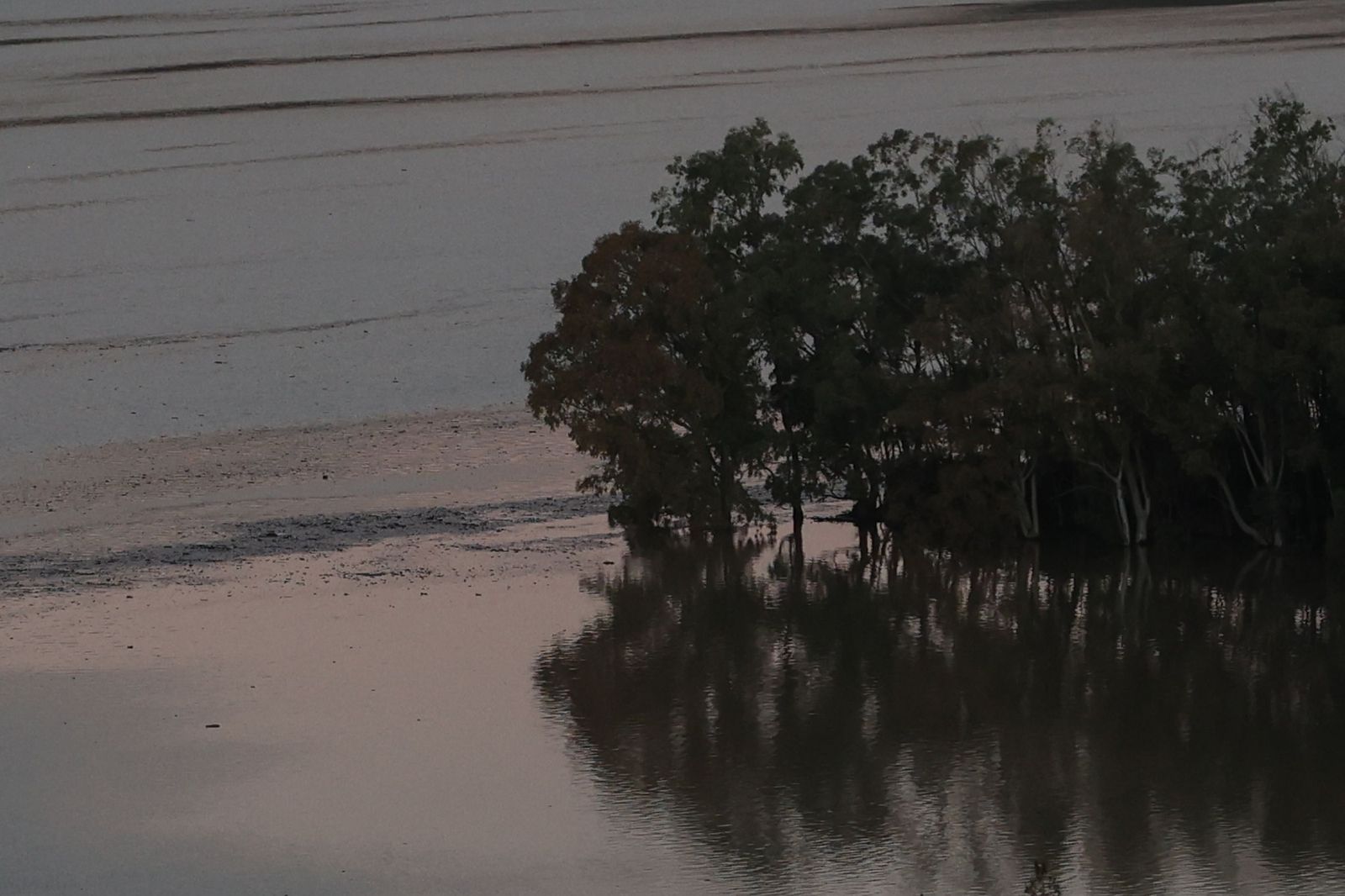Fotos del desembalse del pantano de Guadarranque, al límite de su capacidad