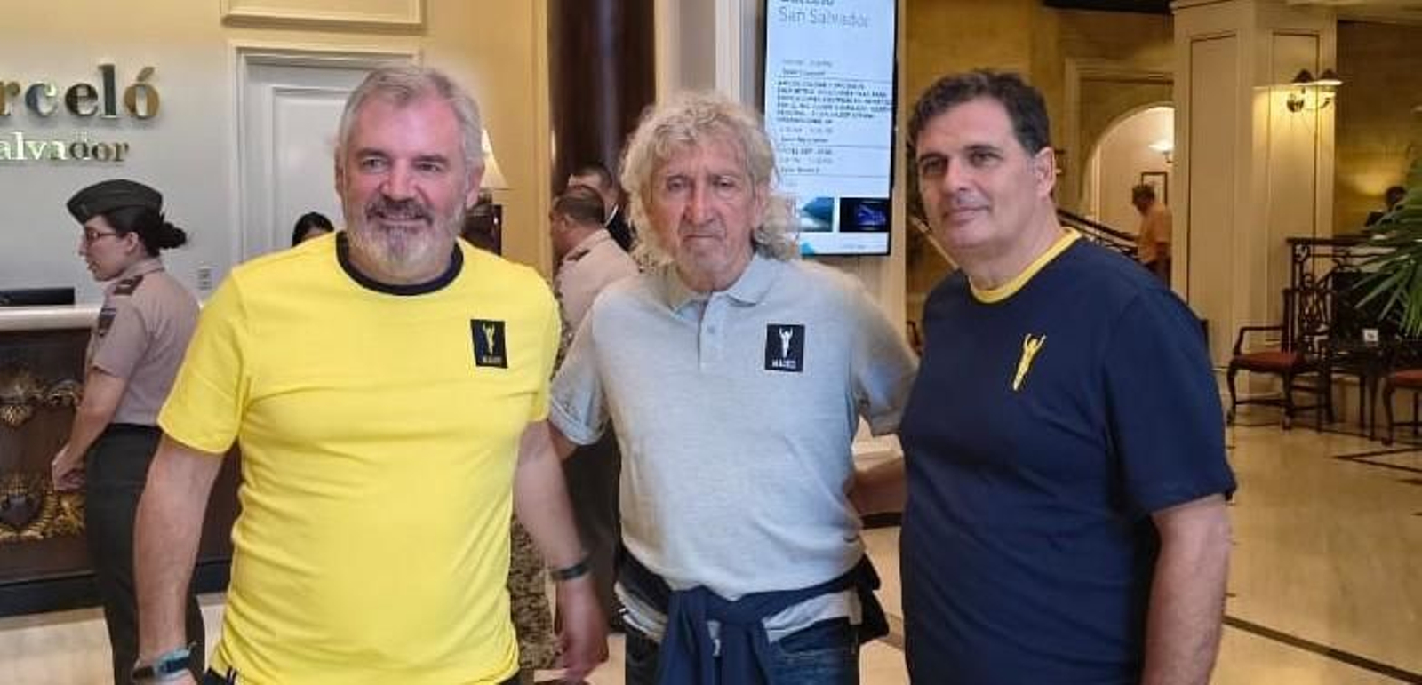 Vizcaíno (i), Mágico González y Contreras hace unos días en El Salvador.