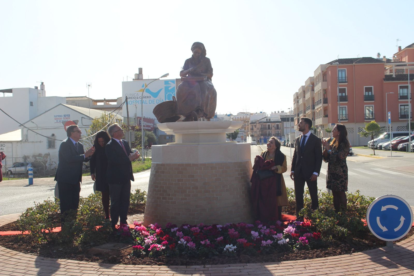 Momento de la inauguración de la escultura.