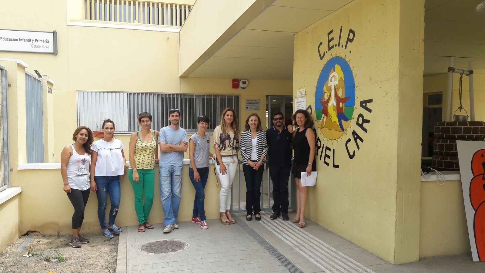 Parte del personal docente del CEIP Gabriel Cara.
