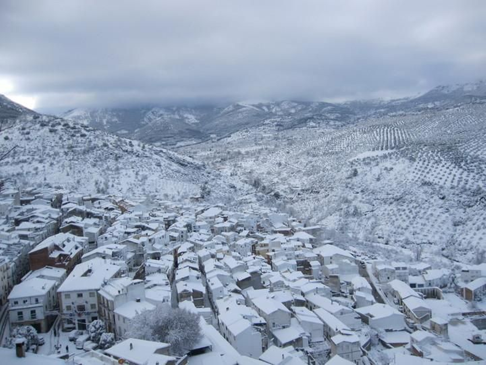 El paisaje torreño de Sierra Mágina nevado. El paisaje torreño de Sierra Mágina nevado.