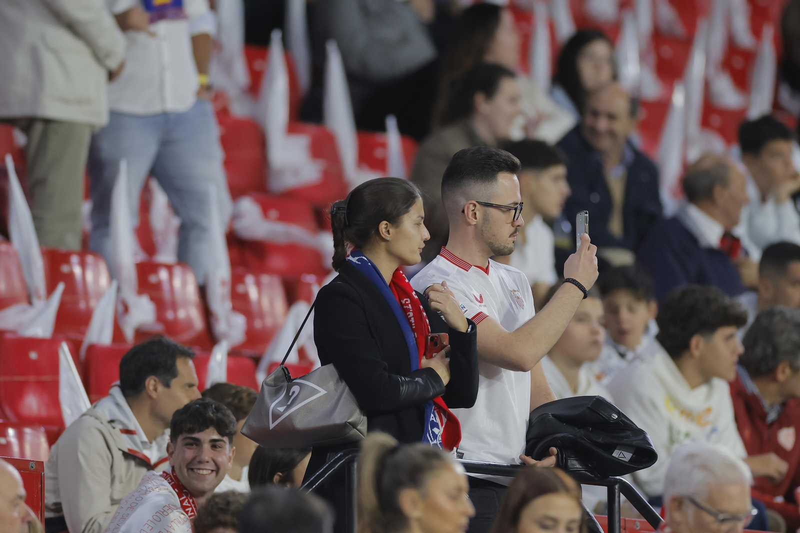 Búscate en las fotos del Sevilla-Arsenal