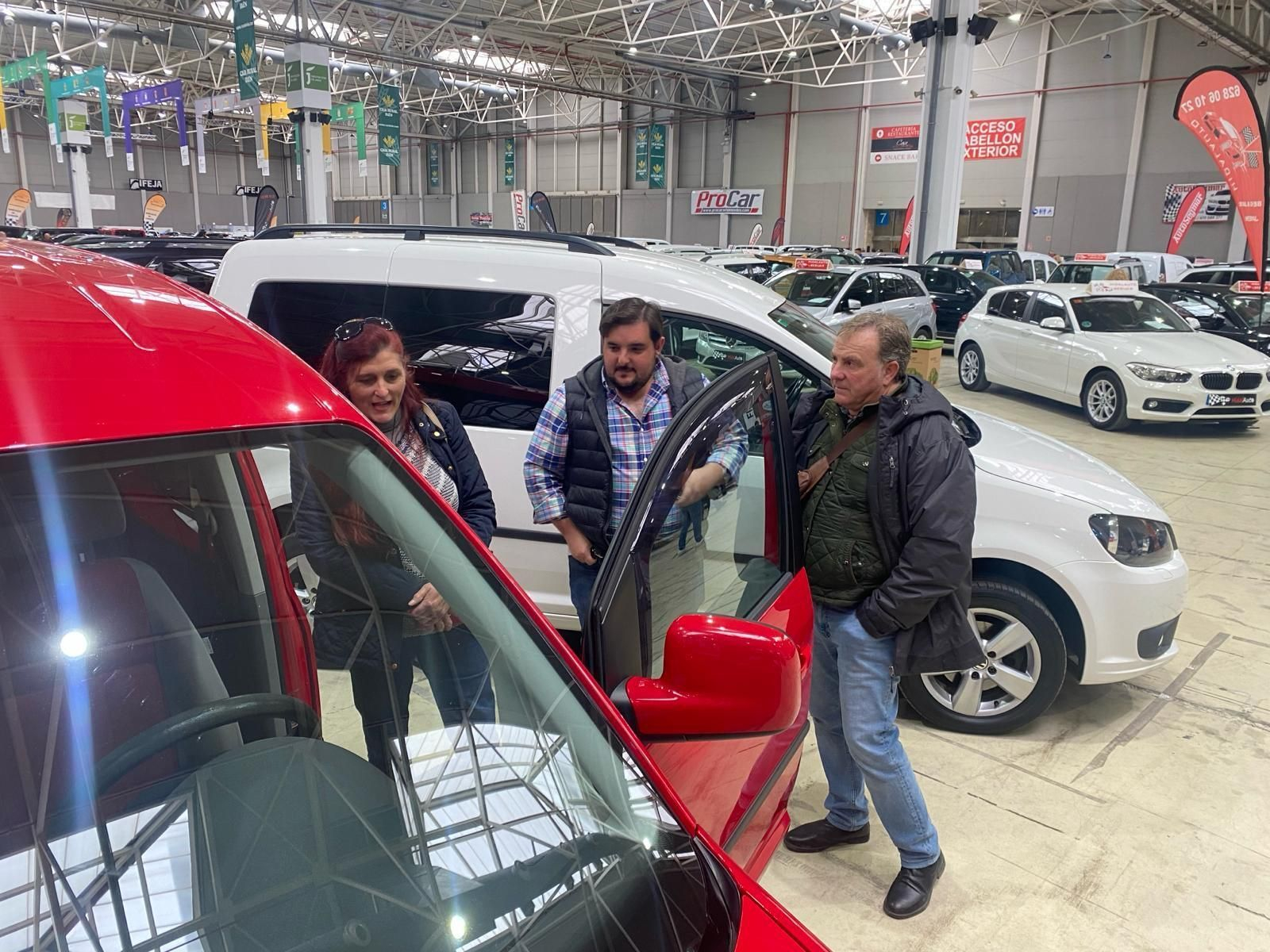 En imágenes: más de 350 coches se exponen en el XVI Salón del Vehículo de Ocasión de Jaén