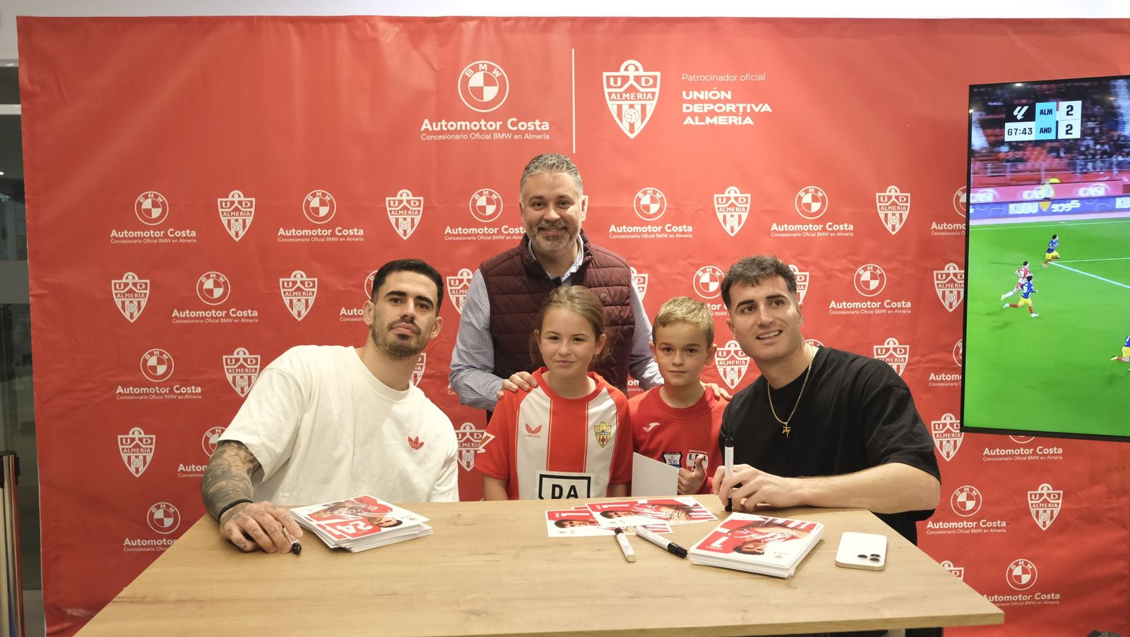 La firma de autógrafos de Jon Morcillo y Miguel de la Fuente en Automotor Costa BMW