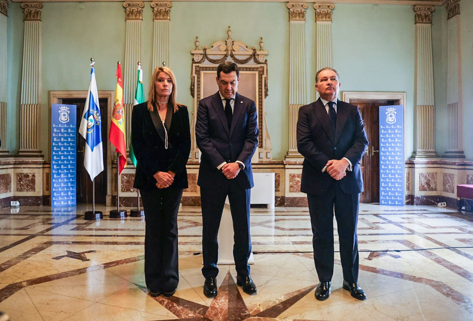 Fotografías del acto de declaración institucional en apoyo a las víctimas del accidente ferroviario de Adamuz y sus familias