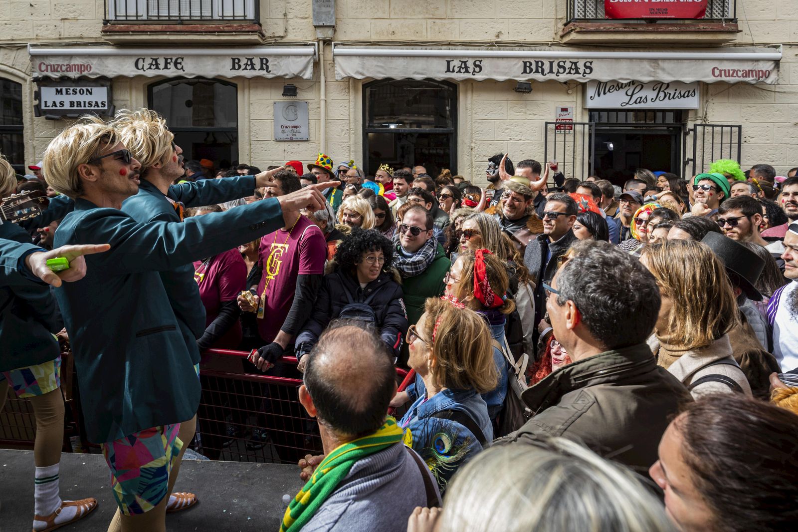Carnaval de Cádiz 2023: Un sábado de batalla de coplas, en imágenes