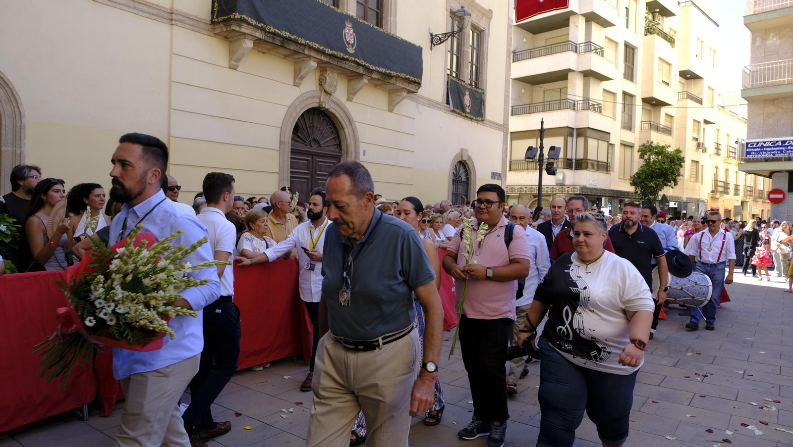 La ofrenda floral a la Virgen del Mar en la Feria de Almería 2025, en imágenes