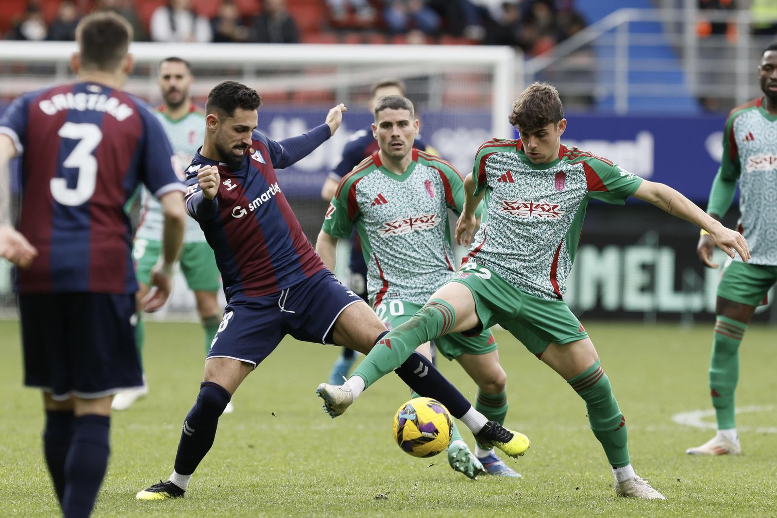 Pablo Sáenz cuajó un buen partido en Ipurua.