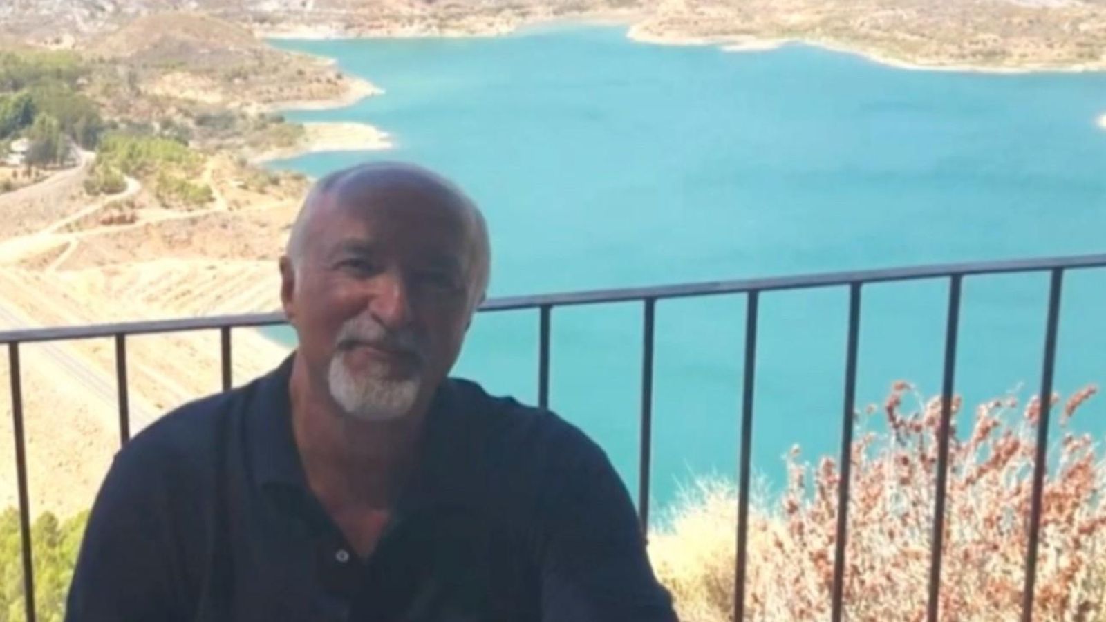 Díaz Roda en el plácido cortijo que tiene en su Benínar natal.