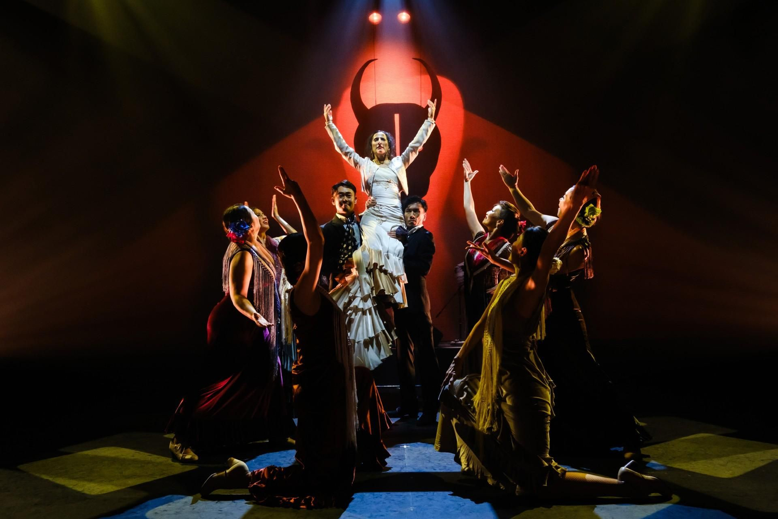 Actuación de Mercedes Ruiz y Santiago Lara en Singapur con 'Tauromagia'.