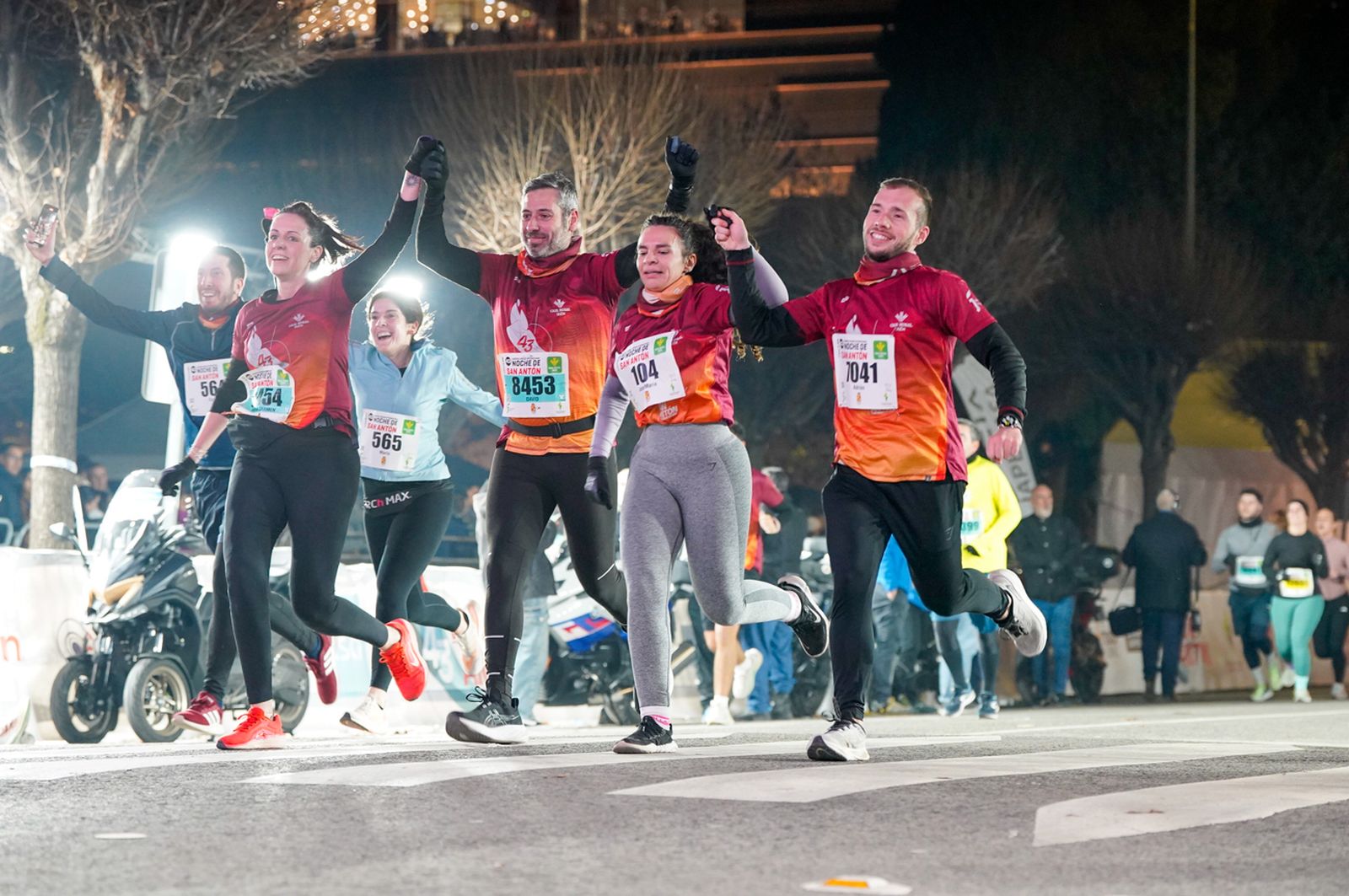 En imágenes: búscate en tu llegada a meta de la Carrera de San Antón 2026 (20)