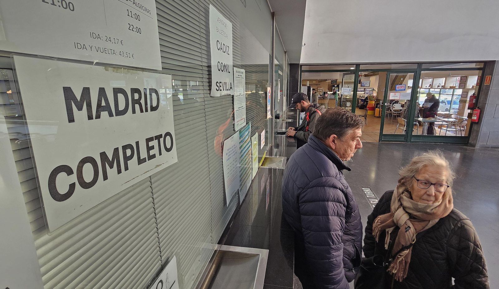 La consternación en Algeciras por la tragedia ferroviaria de Adamuz, en imágenes