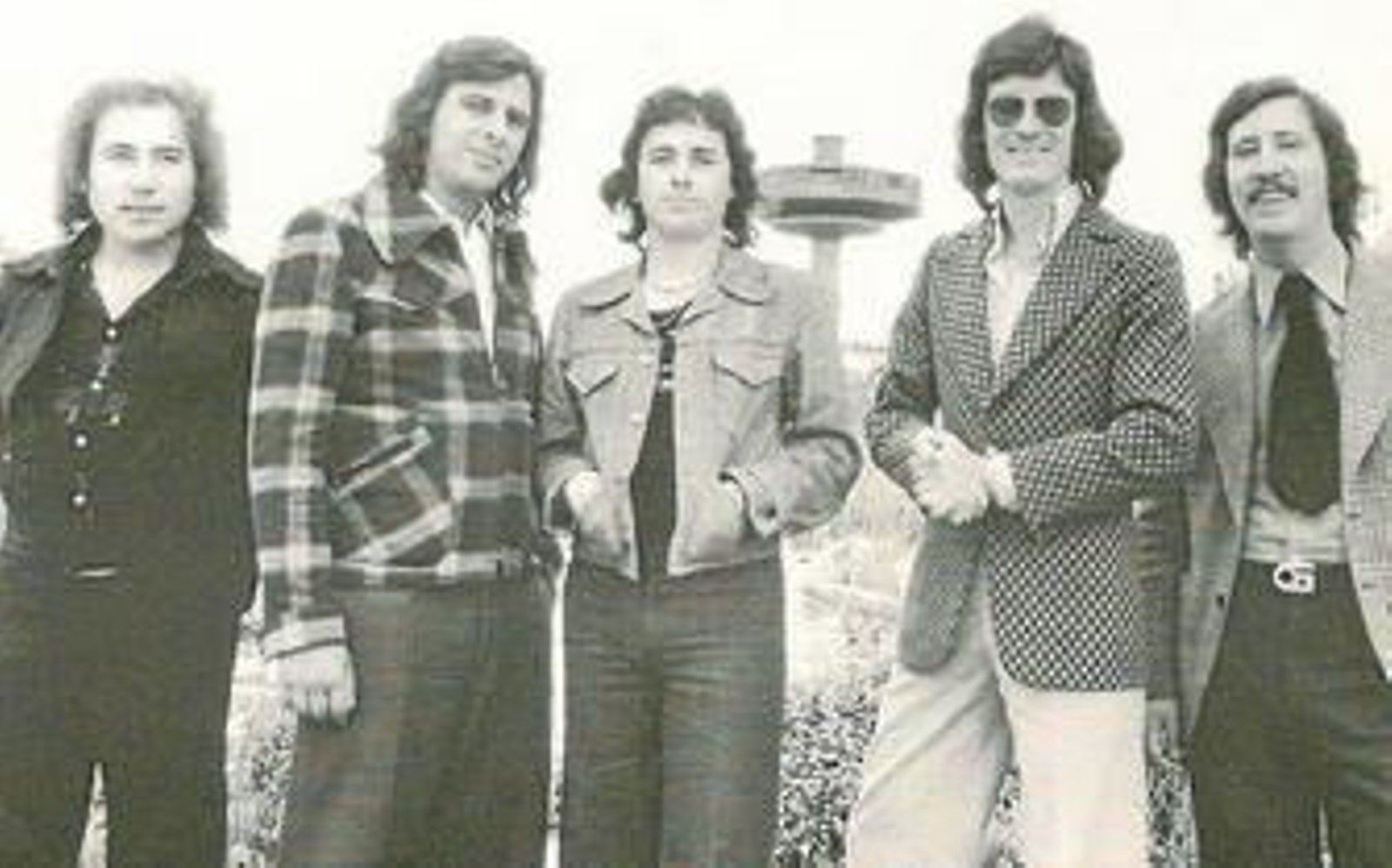 Eduardo Sánchez Manzanera, segundo por la izquierda, junto a los demás miembros de Los Puntos.