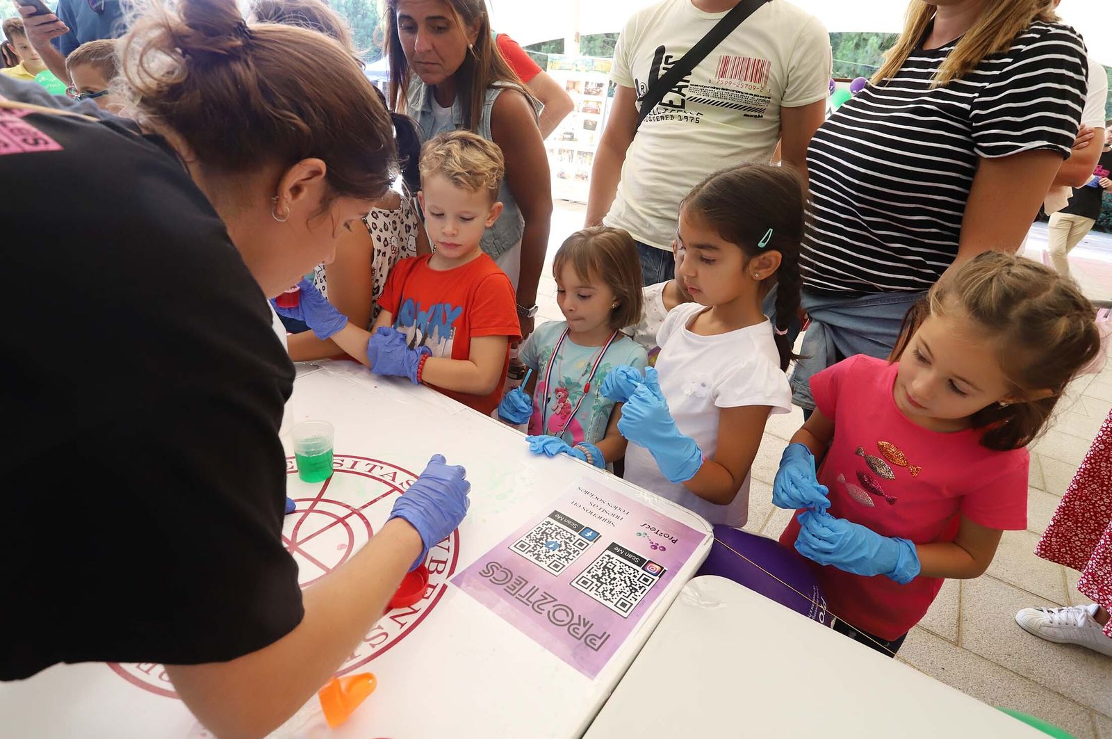 Imágenes de los talleres y actividades de La Noche Europea de los Investigadores