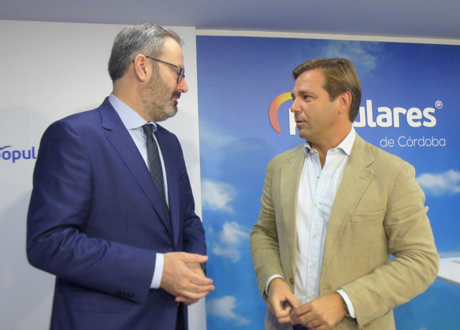 Adolfo Molina y Antonio Repullo en la sede del PP en Córdoba.
