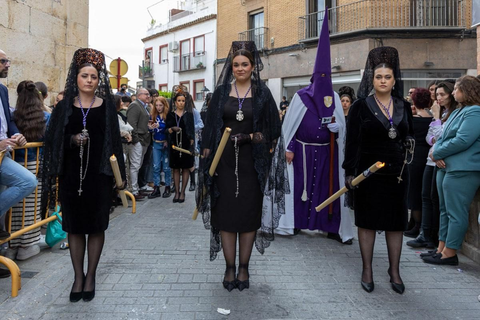 Los jiennenses arropan a las tres cofradías de la tarde en un Domingo de Ramos más caluroso de lo esperado (I)
