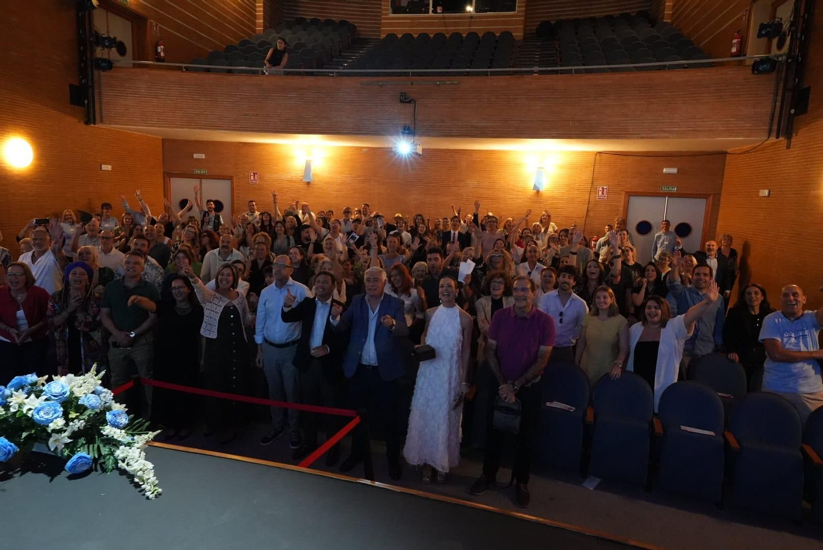 Asistentes al estreno de 'Familias con Alma' en La Línea.